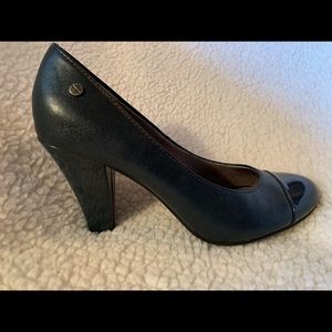 Lifestride Velocity memory foam navy pump heel